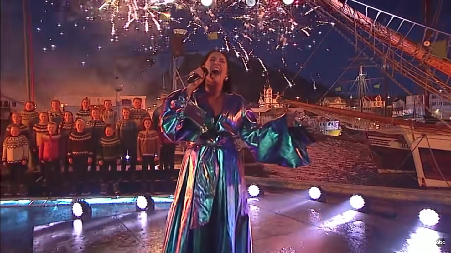 Molly Sandén singing Húsavík with fireworks